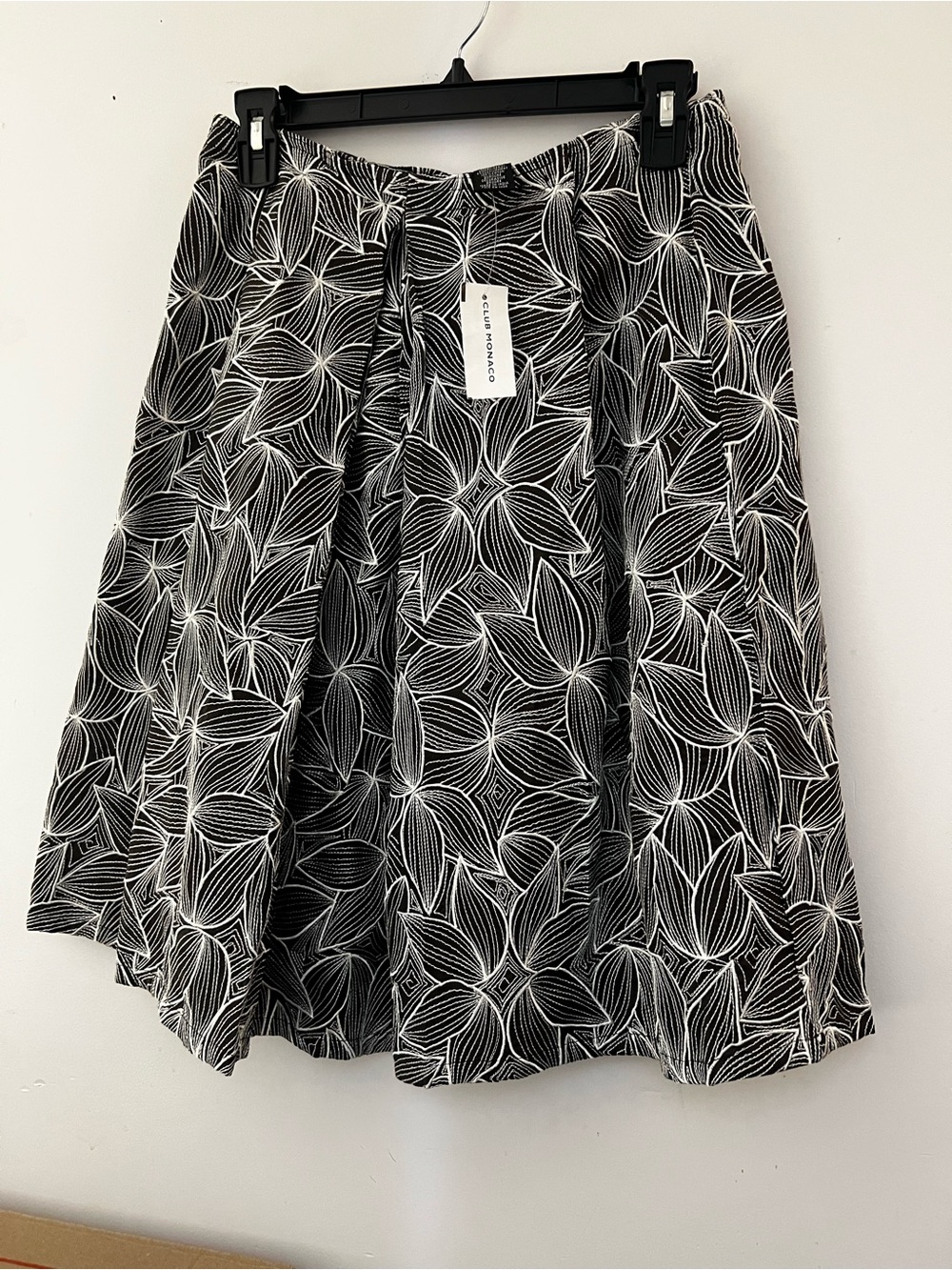 Final price !!!! Club Monaco dk.brown and White Floral Circle Skirt size 2